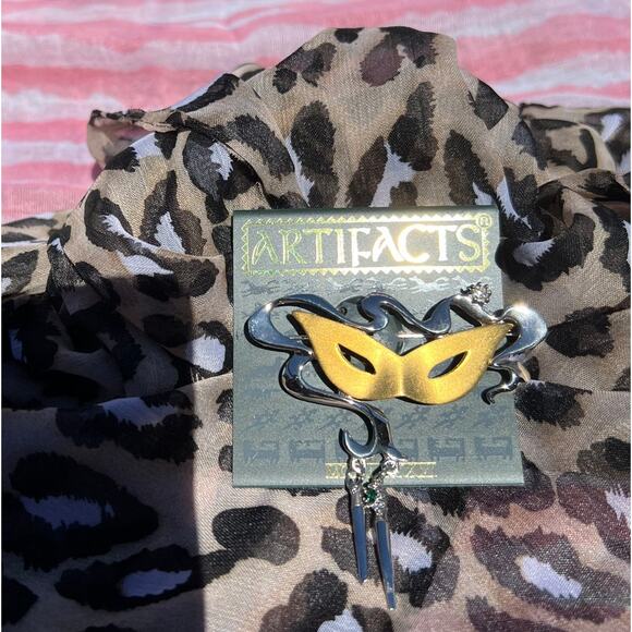 Masquerade Mask Ball Costume Party Vintage Brooch Pin New on Card - Picture 9 of 11